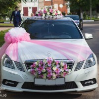 прокат украшений на машины в розовом цвете